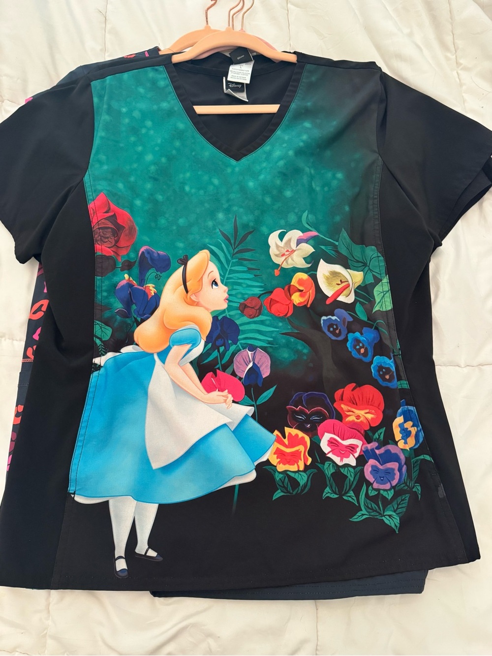 Disney Tooniforms Alice Wonderland Scrub Top L